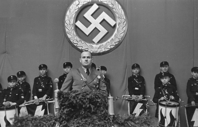 Hans Frank address Hitler youth in Tomaszow Mazowiecki