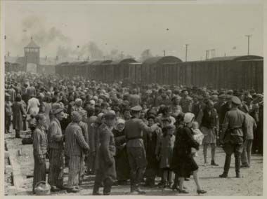 Selection_Birkenau_ramp