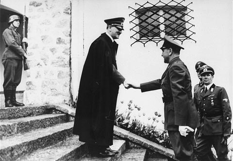 http://www.holocaustresearchproject.org/othercamps/images/Adolf%20Hilter%20greets%20Ante%20Pavelic%20at%20their%20first%20meeting.jpg